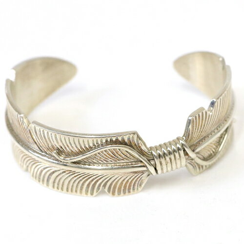 Indian Jewelry　　"Navajo Chris Charlie Feather Bangle 925 Silver" カラー(Silver) 素材　 Silver Made in USA ナバホ族のアーティスト Chris Ch...