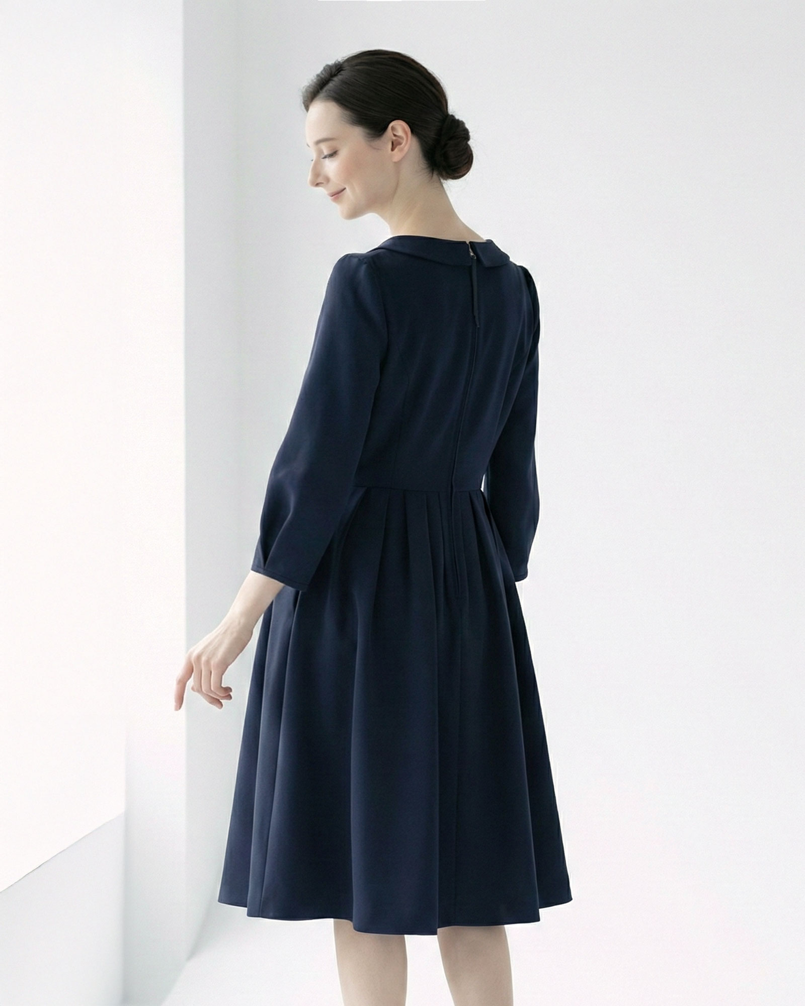 【キレイ ワンピ エリーヌ】春 秋 きれいめ キレイめ 上品 シンプル 清楚 ママ 入学式 入園式 卒業式 卒園式 フォーマル 七五三 お宮参り お呼ばれ 通勤 膝丈 膝下 七分 襟付 小さいサイズ 大きいサイズ お家洗い可 高伸縮 レディース レジーナ - Image 3