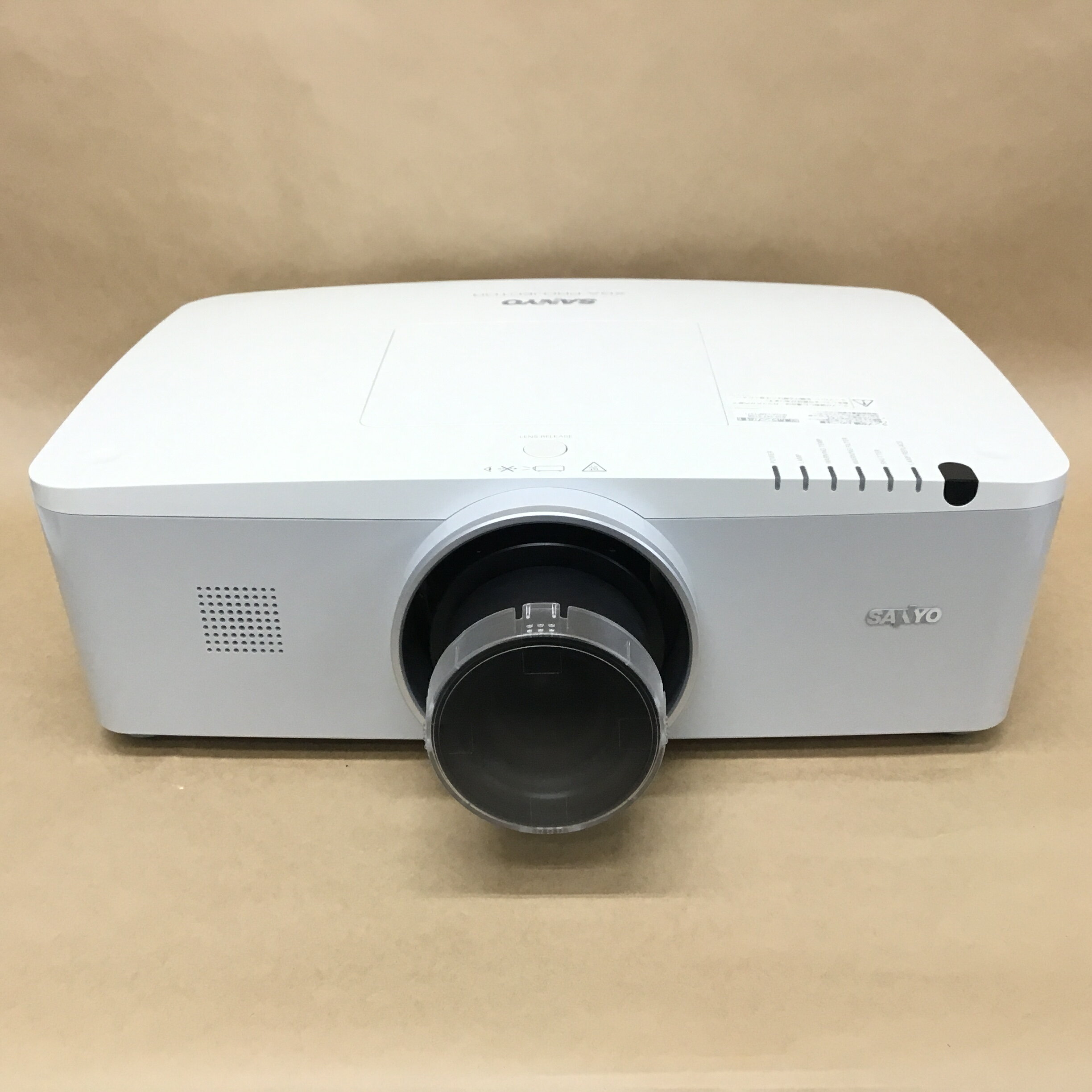 【中古】 ランプ使用717時間 SANYO プロジェクター LP-XM100 5000ルメーン D- ...