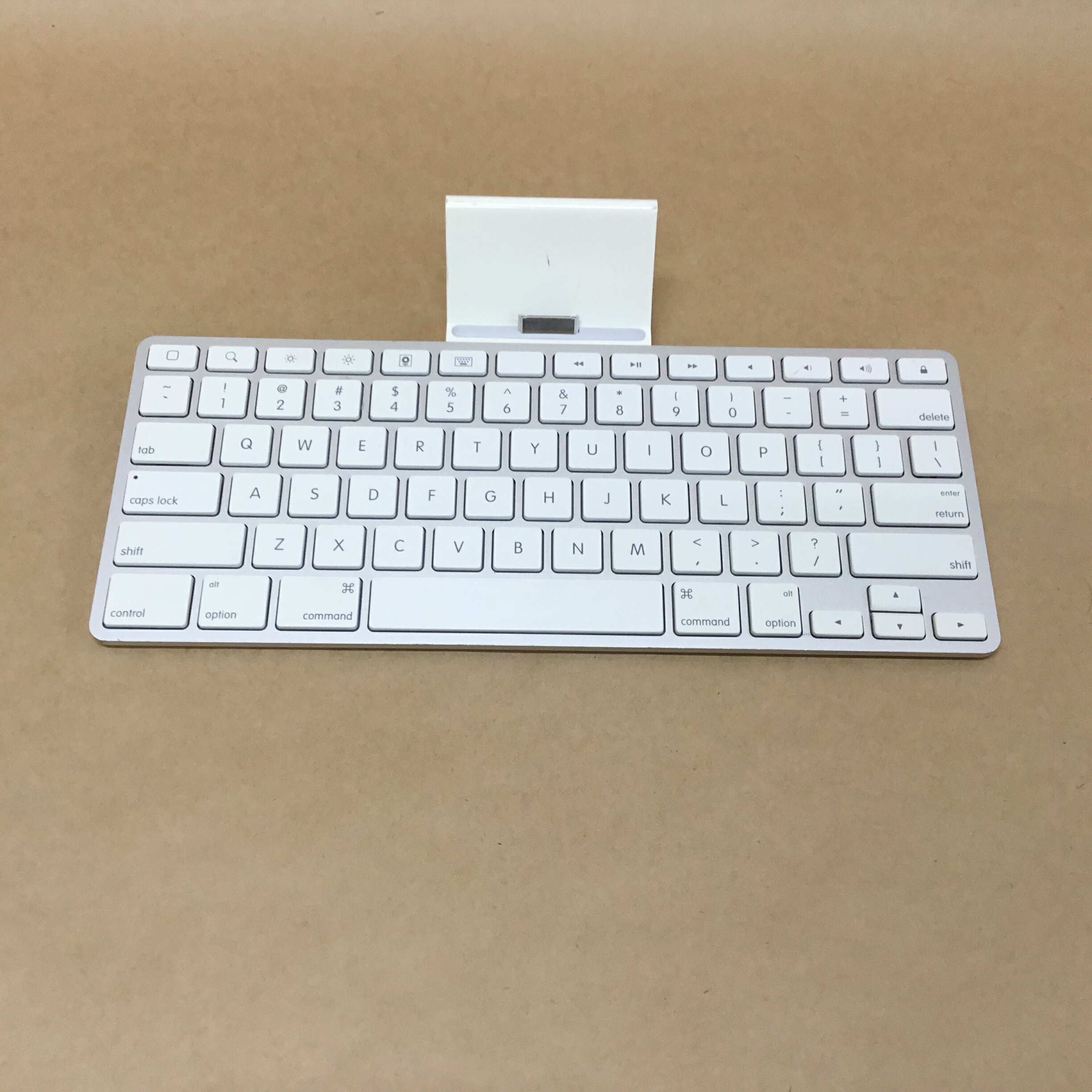 【中古】 Apple 純正 iPad Keyboard Dock MC533J/A Model A1359 Dockコネクタ対応(Lightning非対応) 送料 無料 14時までの ご注文 即日発送