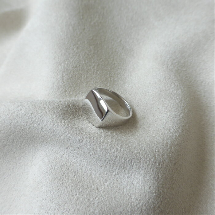 yN[|pŒlIzgEbh iTOM WOODj Mini Signet Cushion Ring ~j VOlbg NbV O Vo[ 925 w #44 4 R74RINA01S925AyViz