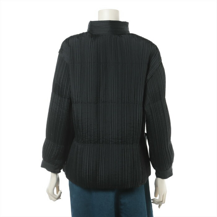 イッセイミヤケ （ISSEY MIYAKE） プリーツプレス ダウン ジャケット ポリエステル ショートコート Lサイズ ウェア IM74-FD911 ブラック【新品同様】 中古