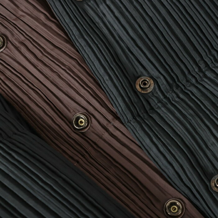 イッセイミヤケ （ISSEY MIYAKE） プリーツプレス ダウン ジャケット ポリエステル ショートコート Lサイズ ウェア IM74-FD911 ブラック【新品同様】 中古