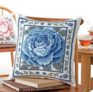 ●取寄品●ゆうパケット送料無料クッションカバー刺繍キット クロスステッチ刺しゅうで楽しむお花のクッションカバー「ブルーローズ」オリムパス製(サイズ40cm×40cm)中級〜上級者向 ●取寄品●ゆうパケット送料無料クッションカバー刺繍キット クロスステッチ刺しゅうで楽しむお花のクッションカバー「ブルーローズ」オリムパス製(サイズ40cm×40cm)中級〜上級者向