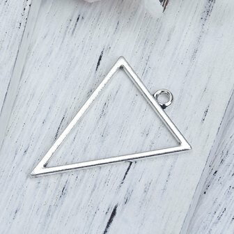 メタルチャーム1個 フレームペンダント／アクセサリーパーツ／35mm×27mm