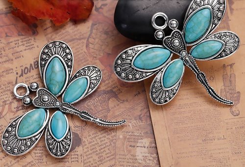 ●取寄品●メタルチャーム2個パック　トンボ型（ターコイズ風）／アクセサリーチャームアクセサリーパーツハンドメイド材料／60mm×53mm