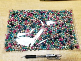 メール便送料無料プラスチックビーズ1300個エクストラパック(グラデーションカラー)MIXデザインアクリルビーズプラビーズビーズ手作りアクセサリー手芸材料/直径8mmサイズ