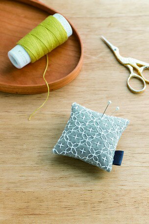 ●取寄品●COSMO（コスモ） 刺し子のピンクッションキット　グレー