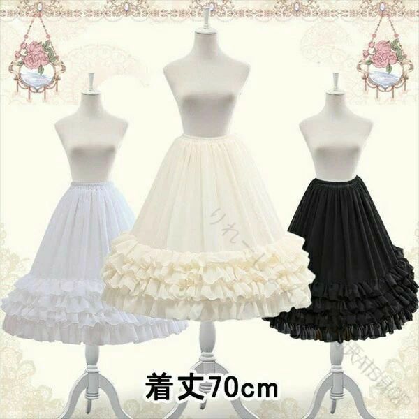 セット内容 ?.*? パニエ「記載のないアクセサリー、小物等は付属しません」 素材 ?.*? ポリエステル カラー ?.*? ホワイト70cm/ブラック70cm/オフホワイト70cm サイズ (cm) ?.*? フリーサイズ/着丈70　ウエスト50-90※表記寸法と実寸値の多少の誤差はご容赦ください 【原産国／製造国: 中国】 .パニエ ロリータ 1本ワイヤー 70cm ソフトチュール 白 ホワイト仕様でコスチューム ゴスロリ 普段使い可能。ゴムウエスト 骨ありでふわふわ ボリューム感のあるドレス インナー 衣装に最適。フレア スカート レディース用で可愛い おしゃれイベントやハロウィンにもおすすめ。セール 人気 ランキング入り商品です。。 指定された配送時間は承っておりません。【りれーしょん23楽天市場店】