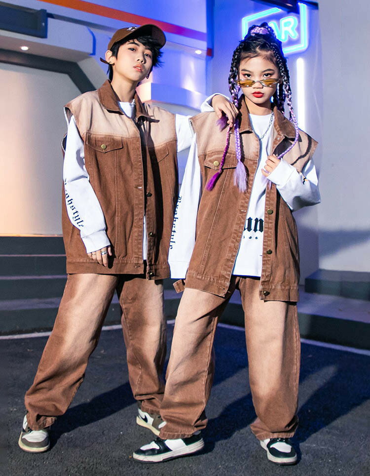 Rakuten - ダンス衣装 キッズ デニム ベスト 茶色 ヒップホップ 韓国 k-pop ジャズダンス 子供 かっこいい ワイドパンツ ゆったり 袖なし 絞り染め 団体服 発表会 演出服 120 180cm 衣装 セットアップ