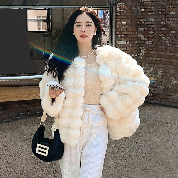 ファータッチノーカラージャケット レディース 長袖 単色 もこもこ ふわふわ ファー仕様 高級感ある上品なアウター お呼ばれやきれいめコーデに最適 大人フェミニ...