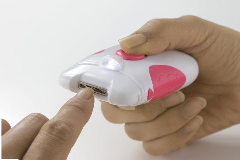 富士パックス販売(Fujipacks Hanbai) LEDライト付き 電動 爪切り 3