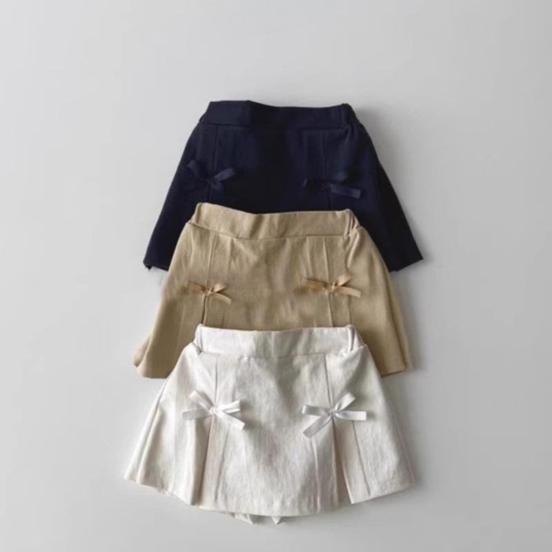 スカート キッズ 女の子 キュロットパンツ プリーツ Aライン 蝶結び 西洋風 韓国風 カジュアル ガーリー 通学服・カテゴリ: 子供用スカート・スタイル: 韓国風、プリンセス、JK風・スカートタイプ: 半身スカート・素材: 綿100%・対象年齢: 3～8歳・対象身長: 100～140cm・対象性別: 女子・柄: 無地・加工技術: 柔軟加工・シルエット: Aラインスカート・デザイン: 可愛い・カラー展開: ホワイト、カーキ・サイズ展開: 80cm、90cm、100cm、110cm、120cm、130cm