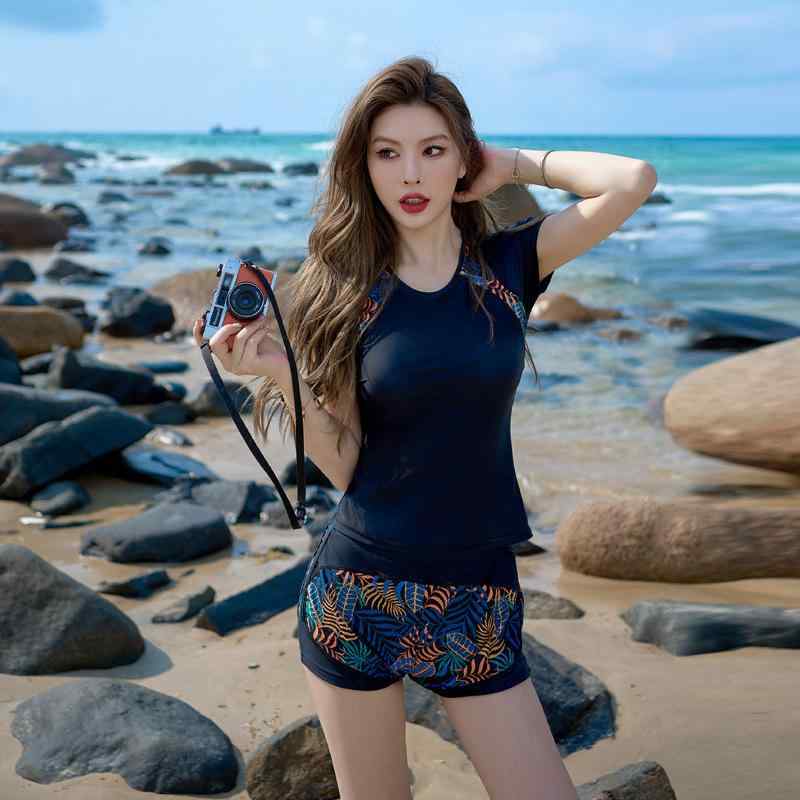 水着 レディース 半袖 セパレート ショートパンツ スポーティー フィットネス 体型カバー ママ ぽっちゃり 露出控えめ 学生 スイムウェア 黒 緑 ブラック グリーン 花柄 プール ビーチ 海水浴 温泉 ポリエステル ナイロン 伸縮性 パッド付き