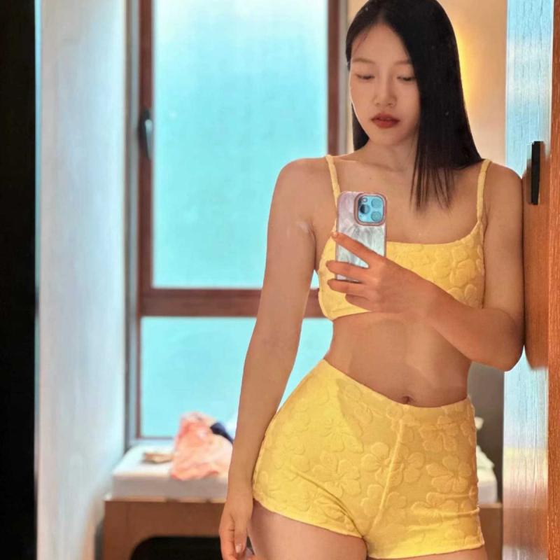 ・カテゴリ: 水着・対象性別: 女性・対象年齢: 成人・柄: 無地、セクシー・スチールサポート: 胸パッドあり、スチールサポートなし・生地素材: ナイロン・生地成分: スパンデックス 20%・製品重量: 約230g・裏地素材: ポリエステル 95%・着用シーン: 水泳、ウォータースポーツ・カラー: イエロー・サイズ展開: M、L、XL・袖丈: ノースリーブ・スタイル: ビキニ