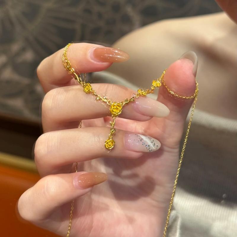 ネックレス レディース アクセサリー ペンダント 首飾り バラ 薔薇 ローズ モチーフ 銅製 メッキ加工 チェーン ジュエリー 華奢 細め 普段使い カジュアル フォーマル エレガント フェミニン かわいい おしゃれ ギフト