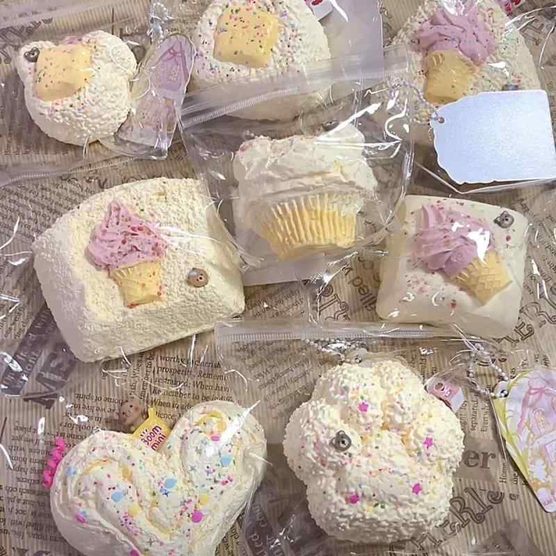 おもちゃ 少女 スクイーズ 玩具 シリコン 捏ねる ハンドメイド 水感 柔らかい 遅延反発 ストレス解消 癒し グッズ かわいい フード デザート パン アイスクリーム おにぎり 猫爪 おままごと プレゼント 視覚 握力 訓練