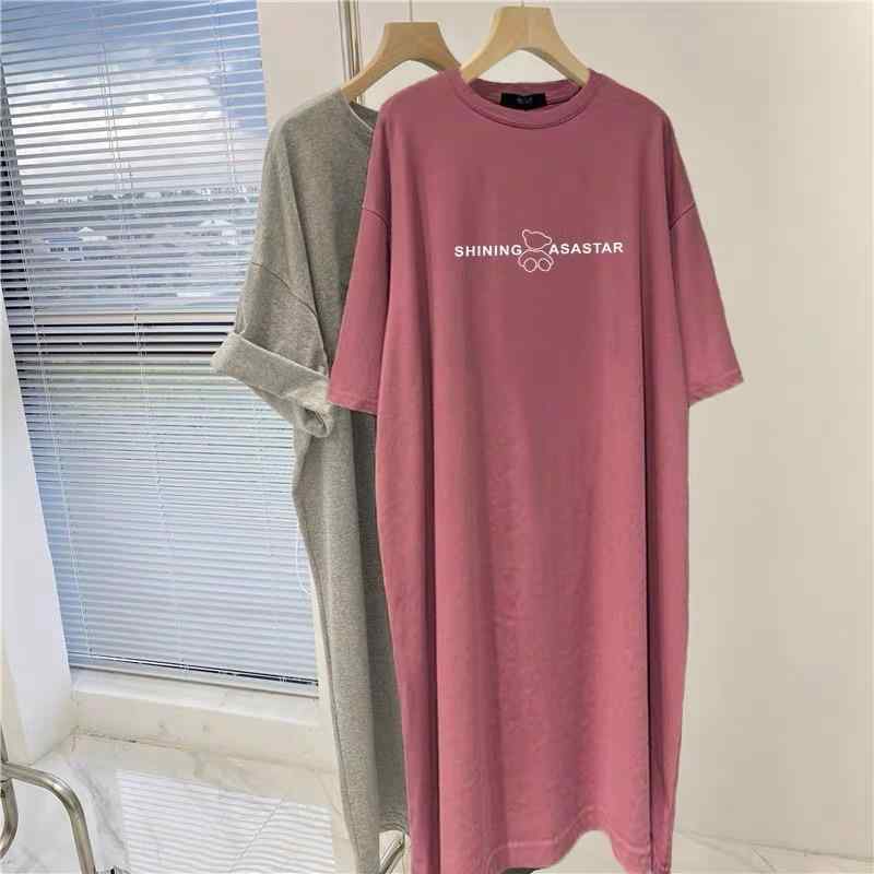 ワンピース レディース 半袖 Tシャツワンピース ゆったり マタニティ ミモレ丈 スリット入り 韓国風 カジュアル 着痩せ リラクシー 春夏 コットン 綿混 無地 シンプル 普段使い お出かけ 体型カバー 伸縮性 通気性 肌触り良い 柔らかい・素材: ポリエステル・柄: 英字・数字・加工: プリント・スタイル: 直筒スカート・セット内容: 単品・スカート丈: ロング・シルエット: Hライン・ネックライン: クルーネック・袖の形状: 通常の袖・袖丈: 半袖・ウエスト: ゆったり・流行の要素: プリント・主素材成分: ポリエステル95%以上・カラー展開: ブラック、グレー、カーキ、ダークグレー、プラムカラー、ネイビー・サイズ展開: M、L、XL、2XL、3XL、4XL・テイスト: 日韓カジュアル、スイート、爽やか・カテゴリ: ワンピース・着用シーン: カジュアル・対象: ティーン、若年層、中堅層・体型: ストレート