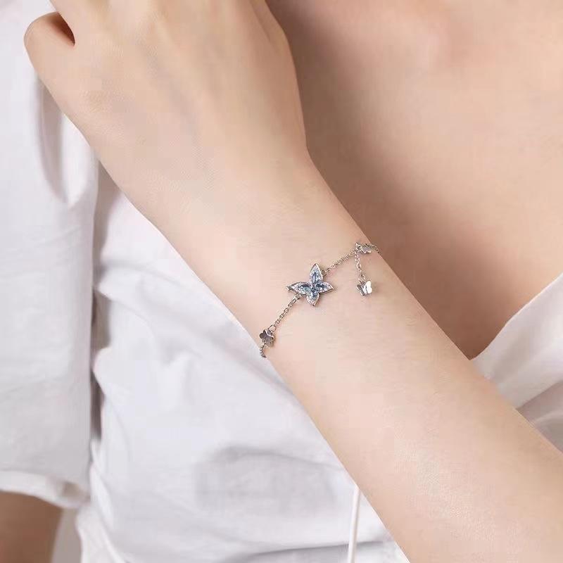 ブレスレット レディース アクセサリー ジュエリー 腕輪 手首飾り フリンジ 揺れる バタフライ 蝶々 蝶モチーフ ネックレス 首飾り チョーカー ペンダント 電気メッキ加工 金属アレルギー対応 かわいい フェミニン 華奢 上品 お呼ばれ プレゼント