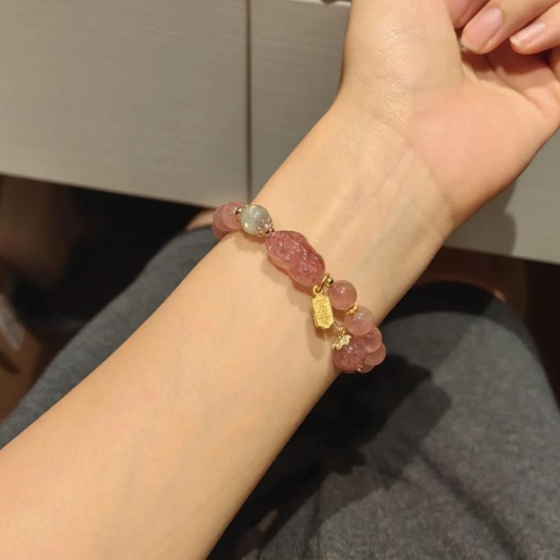 ブレスレット レディース 天然石 ストロベリークォーツ 貔貅 ヒキュウ 腕輪 手串 グレー月光石 ムーンストーン 水晶 パワーストーン 幸運 お守り ビーズ 伸縮ゴム 浄化 恋愛運 厄除け アクセサリー 華奢 細身 フェミンスタイル