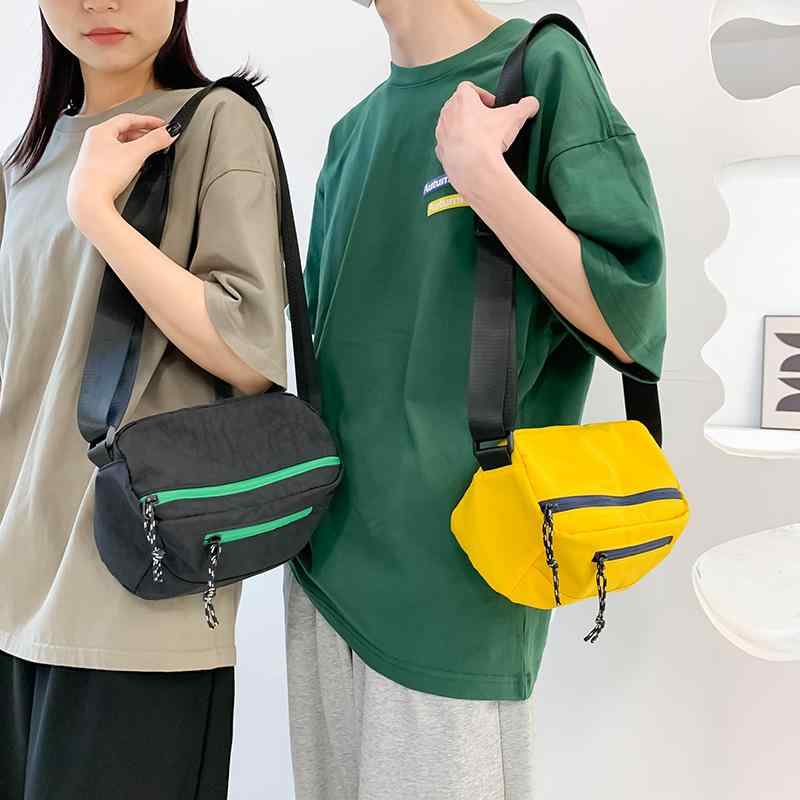 ・カテゴリ: メンズショルダーバッグ・スタイル: ストリートトレンド・素材: ナイロン・機能: 通気性・柄: 無地・流行の要素: 縫い糸・カラー展開: グリーン、イエロー、カーキ、グレー、ブラック・適用シーン: 日常コーディネート・性別: メンズ