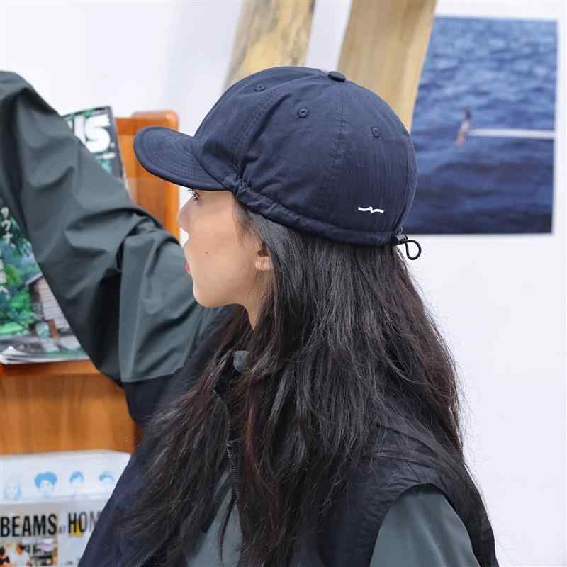 ・カテゴリ: 棒球帽・スタイル: ファッション通勤・つばの形状: 平らなつば・カラー展開: ネイビー、ブラック、イエロー・サイズ展開: 54-60cm（調節可能）・機能: 防風、日焼け防止、通気性、遮光・主な素材: アクリル・素材含有率: 61% - 70%