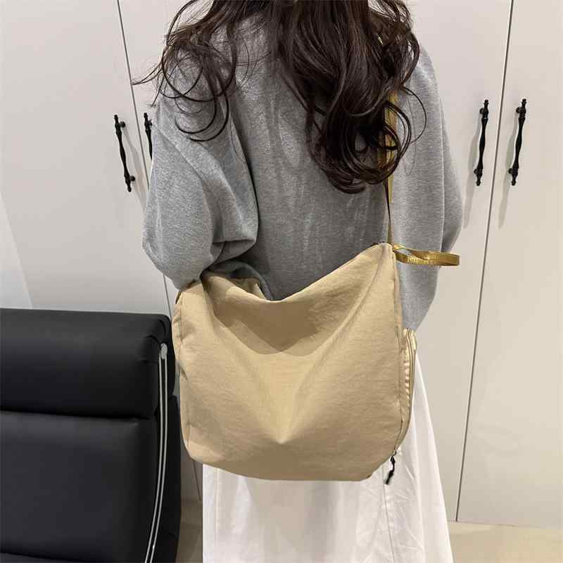 ・カラー展開: ピンク、ブラック、グリーン、オレンジ、カーキ・スタイル: ストリートトレンド・素材: 布・バッグのスタイル: バケットバッグ・サイズ: 中・流行要素: 縫い糸、パッチワーク・裏地素材: ポリエステル・形状: バケット型・開閉方式: ファスナー・バッグ内部構造: 携帯電話用ポケット・硬度: 中・外ポケットの種類: 内パッチポケット・ストラップ本数: 2本・着用シーン: 日常コーディネート