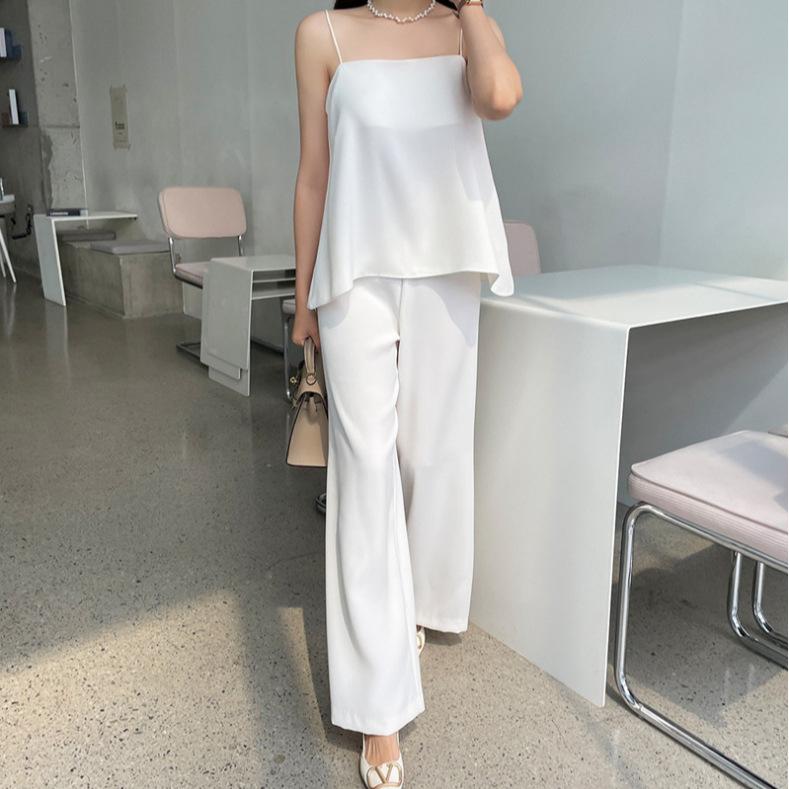 韓国 シック 2026 夏 フレンチ スタイル 上品 女性 向け 無地 シンプルサスペンダーベストと ワイドパンツスーツ（ レディース）商品番号: その他パターン: ソリッドカラーパンツ丈: パンツ人気要素: ソリッドカラー職人技: その他発売年・発売時期: 2024年夏生地名: ポリエステル主な生地構成: ポリエステル（ポリエステル繊維）主な生地構成 2: ポリエステル（ポリエステル繊維）ブランド: いいえ色: 黒,オフホワイトサイズ: ワンサイズスタイルタイプ: 上品カジュアル主な生地成分の含有量: 50% (含む) ～ 70% (含まない)スーツスタイル: パンツスーツ対象性別: 女性スリーブタイプ: ノースリーブ製品カテゴリー: カジュアルスーツタイプ: その他スタイル: YJFスタイルタイプ: エレガント雰囲気袖丈: ノースリーブ主な生地成分2の含有量: 30% (含む) ～ 50% (含まない)