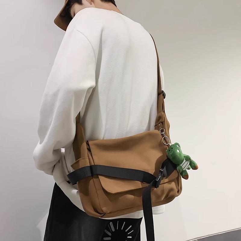 ショルダーバッグ メンズ レディース 男女兼用 斜めがけバッグ 斜め掛け 帆布 キャンバス 大容量 軽量 カバン かばん 鞄 メッセンジャーバッグ 肩掛け 無地 レトロ カジュアル ストリート ワークスタイル 日常使い カーキ 春