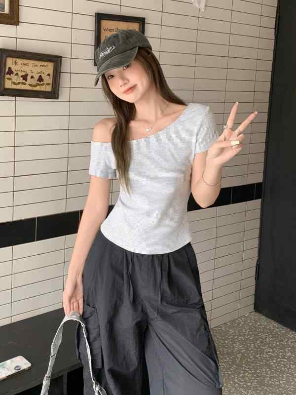 Tシャツ レディース 斜めネック 肩出し ストライプ 半袖 トップス 韓国風 セクシー カジュアル