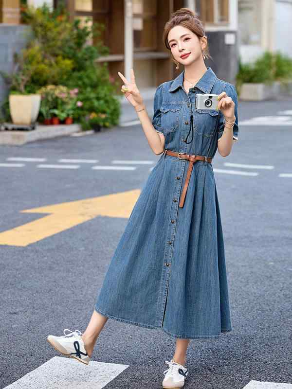 ワンピース 女性用 夏 ライトブルー デニム 長丈 Aライン コットン ミディアムウェスト 短袖 フラップカラー シングルボタン 切り替え ゆったり 収腰 ウエストベルト 気質 通勤 スタイル デニムスカート コットン95% 通勤風 気質 優雅 ライトカ
