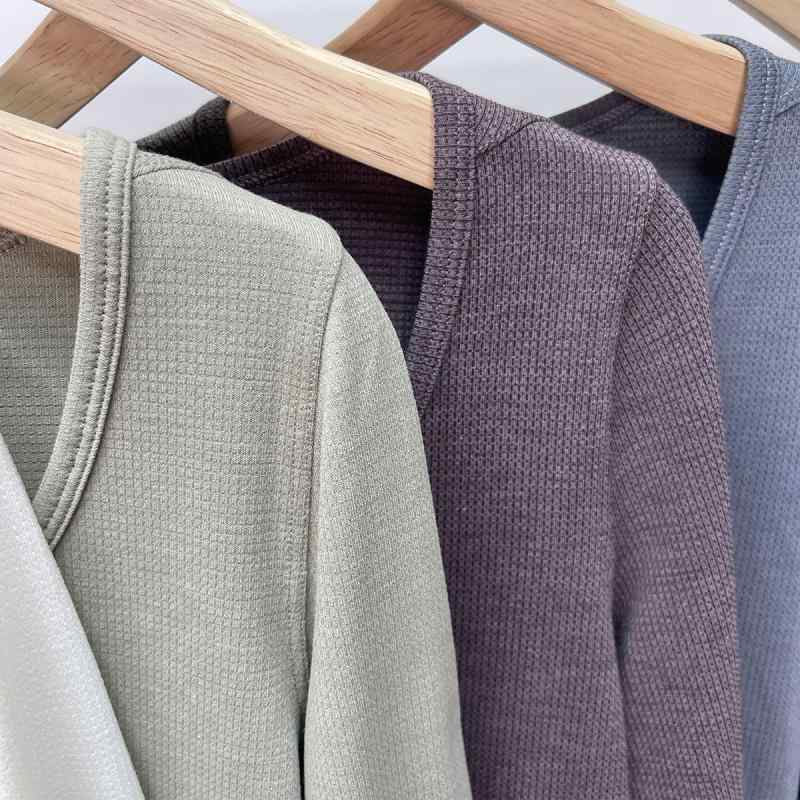 樂天商城 - Tシャツ メンズ レディース Vネック 長袖 トップス 綿 スパンデックス 混紡 素材 純色 デザイン セットアップ なし 修身シルエット 短丈 40cm 以上 50cm 以下 袖 通常型 切り替え ディテール 高温定型 加工 透気性 快適 フィット 白