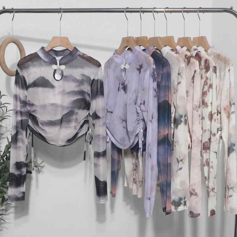 乐天商城 - Tシャツ レディース 長袖 短丈 薄手 網纱 スパンデックス 混紡 染め柄 プルオーバー インディゴ染め 花柄 プリント スリムフィット 盤扣 ボタン ドローストリング タイバック セクシー かわいい 軽量 通気性 紫 杏 夏 春夏
