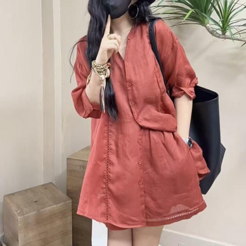 樂天商城 - レディース セットアップ 麻素材 シャツ ワイドレッグ ショートパンツ 夏服 Vネック 七分袖 切り替え デザイン レース 花柄 装飾 ゆったり シルエット 韓流 スタイル 日常 着用 コーディネート 涼しい 質感 軽量 快適 フィット トップス ボトム
