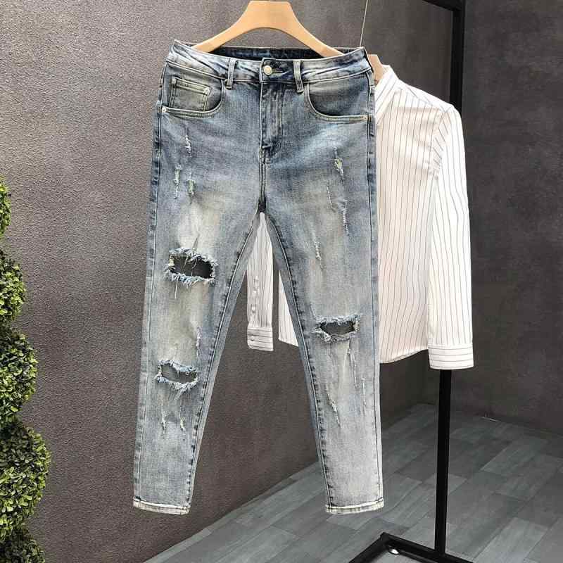 ・カテゴリ: 牛仔パンツ・スタイル: 港風・パンツタイプ: ストレートパンツ・フィット: タイトフィット・特殊加工: 水洗び、ダメージ加工、破れ加工・パンツ丈: ロング・ウエスト: ハイウエスト・厚み: 薄手・主な素材: デニム・主素材成分: 綿30-50%・適用シーン: カジュアル・ディテール: マルチポケット・ストレッチ: ミディアム・裾デザイン: ストレート・カラー展開: ブルー・サイズ展開: 28,29,30,31,32,33,34・対象年齢: ティーン・対象性別: メンズ