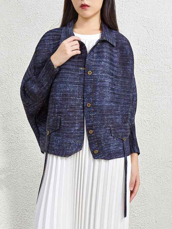乐天商城 - トップス 女性用 デニム ジャケット 秋冬 長袖 蝙蝠袖 翻領 単排扣 短丈 ゆったり スタイル 工装風 ストリート カジュアル 快適 ポリエステル 紺 黒 ライトブルー ダークブルー コットン調 厚手 レイヤード 普段使い 通勤 デイリー コーディネー