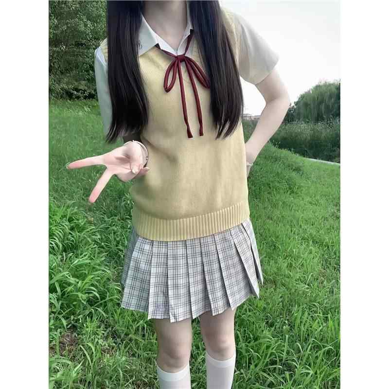 Other - レディース ニット 3点セット Vネック 馬甲 背心 JK制服 トップス セットアップ 短袖 シャツ 学院風 清新 甘め スタイル ポリエステル 素材 春季 黄色 赤 領縄 付属