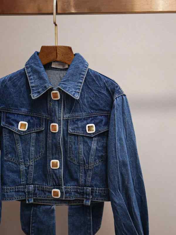 Blazer - レディース ジャケット 牛仔 短丈 春季 ブルー 長袖 翻領 蝶結び デザイン 気質 通勤風 法式 復古 スタイル 軽量 伸縮性 デニム素材 ハイエンド 女性用