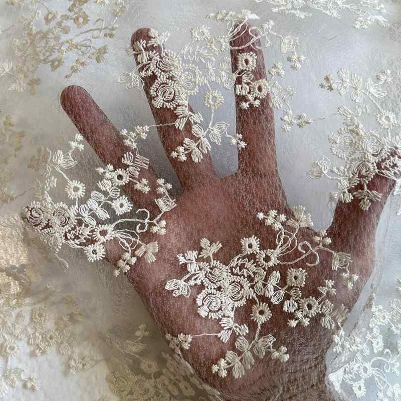・別名: 網纱蕾絲・幅宽: 130cm・刺繍: 花邊刺繍・用途: 襯衫、婚紗禮服、床上用品、窗簾、吊帶衫、連衣裙、時裝、旗袍、裝飾布、舞台服、内衣、睡衣・柄: 植物花型・流行元素: 小清新・カラー: 杏色