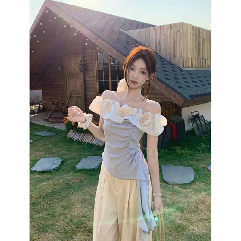 トップス レディース 春夏 オフショルダー Tシャツ 花柄 アシンメトリー リボン タイト 半袖 かわいい おしゃれ こなれ感 きれいめ フェミニン デザイン性 薄手 通気性 デート 普段使い お出かけ 清楚系・生地: 平板布・主な素材: ポリエステル・スタイル: オフショルダー・袖丈: ノースリーブ・技法: 切り替え・シルエット: 不規則型・着丈: ショート丈(40cm〜50cm)・ネックライン: オフショルダー・袖の形状: パフスリーブ・カラー: ブルー・サイズ: フリーサイズ・スタイル: クール・カテゴリ: Tシャツ