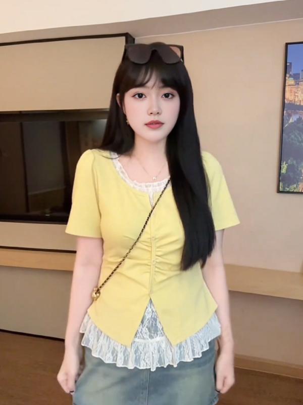 Tシャツ 女性用 夏 大きめサイズ 体型カバー スリム レース 切り替え 偽ツーピース 短袖 上衣 綿素材 ピンストライプ 修身 丸首 フレッシュ スイート 学院風 黒 黄色 ピンク 杏色