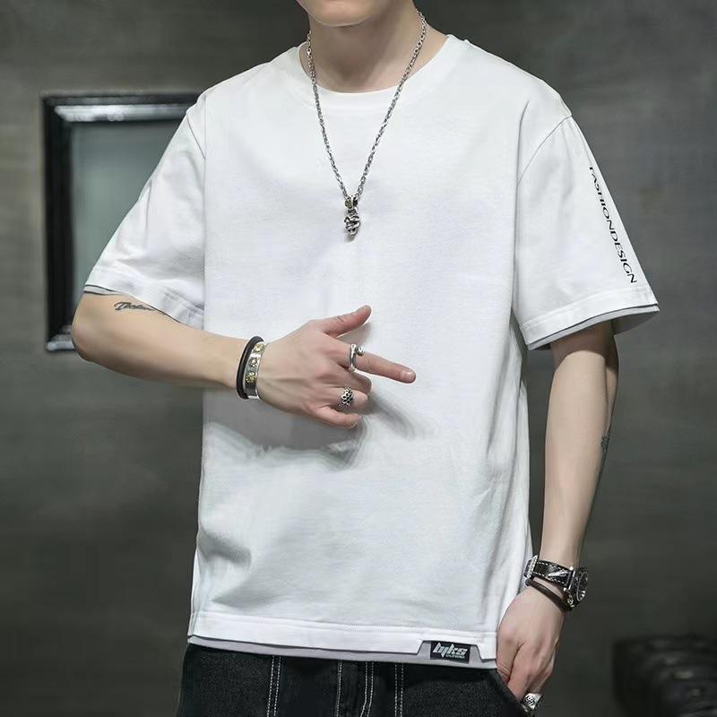 メンズ Tシャツ 短袖 綿 100% 偽ツーピース 切り替え デザイン 丸首 ゆったり シルエット 大学生 スタイル 潮男 ファッション 日常 着用 透気性 普通 厚み 黒 白 深灰 夏 シーズン 文字 プリント 基礎 デザイン 大衆 向け 青少年 成人