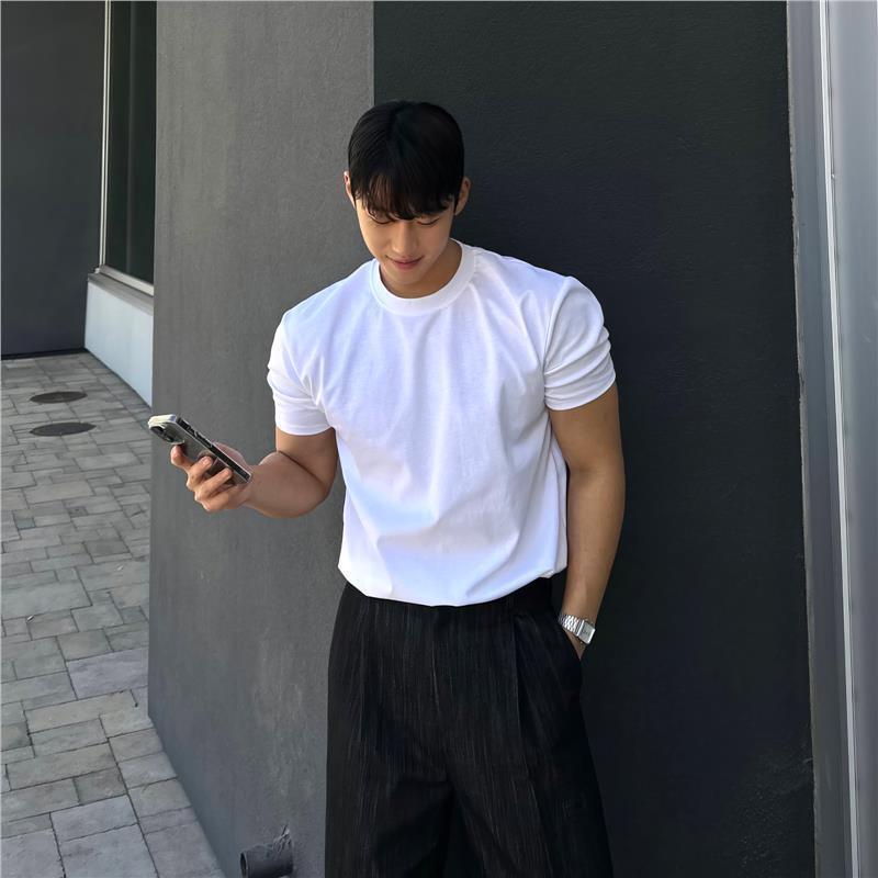 樂天商城 - メンズ Tシャツ 短袖 夏用 筋肉強調 インナー 半袖 純棉 綿素材 条紋柄 ルーズフィット 青少年向け ラウンドネック 薄手 日常着 白色 黒 紺色 日式 レトロ スタイル フィットネス 運動用 肩幅正め 袖口収縮 セットアップなし
