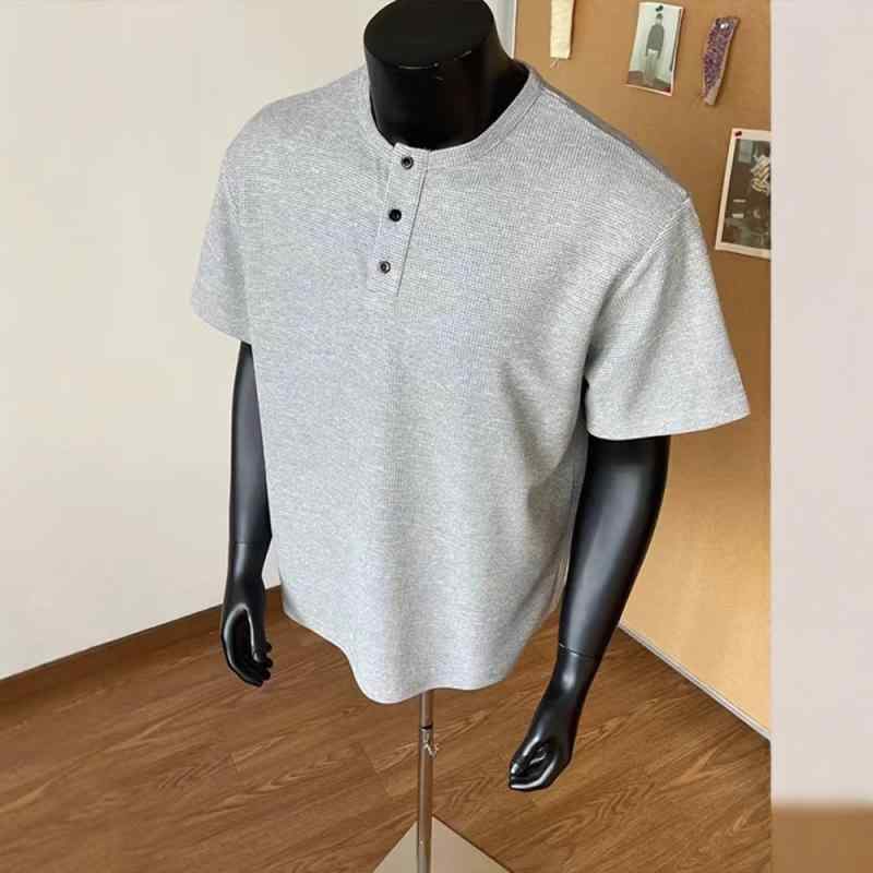 樂天商城 - メンズ Tシャツ 短袖 ヘンリーネック ワッフル 生地 薄手 合体型 吸湿速乾 耐磨 ポリエステル 96% 以上 グレー 黒 白 夏 2025 シーズン ボタン 詳細 無印花 セットアップ なし ニューヨーク スタイル レトロ 青年 向け 18-24 歳