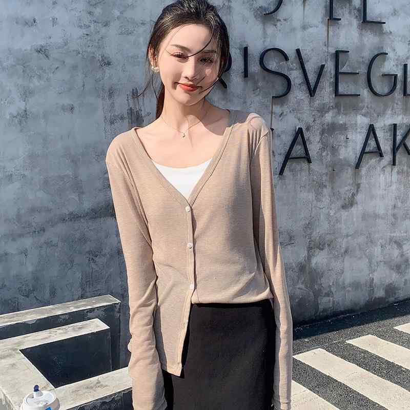 ・カテゴリ: 毛衣・主な素材: 天丝（莱赛尔纤维）30%以下、涤纶（聚酯纤维）30%以下・柄: 純色・厚み: 薄・スタイル: 通勤風・フィット: 宽松型・袖丈: 長袖・ネックライン: 圆领・衣長: 普通款(50cm<衣長≤65cm)・カラー展開: 黒色、灰白条、白色、绿色、深灰色、杏色、浅黄、粉色、紫色、藍色、雾霾藍、黒白条・サイズ展開: M、L