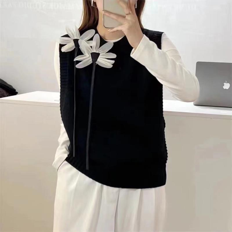 ベスト レディース 秋冬 ニットベスト 立体花朵 花柄 無袖 チョッキ プルオーバー 重ね着 おしゃれ カジュアル きれいめ 暖かい 防寒 普段使い・カテゴリ: セーター、ニット・素材: ポリエステル70-80%・スタイル: 通勤・ネックライン: クルーネック・袖丈: 長袖・袖型: 長袖・柄: 無地・厚さ: 普通・シルエット: スリムフィット・着丈: 普通(50-65cm)・カラー展開: ブラック・サイズ展開: フリーサイズ・着用方法: プルオーバー
