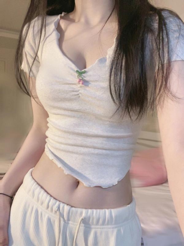 Rakuten - Tシャツ レディース 短袖 Vネック 修身型 不規則下摆 切り替え 春季 涤纶 純色 セットアップ かわいい 清新 甘め トップス 普段使い 軽量 伸縮性 ビッグシルエット ピンク アイボリー ブラック ショート丈