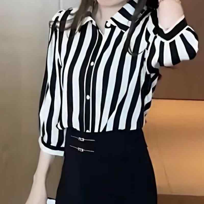レディース シャツ 七分袖 ストライプ柄 トップス 透気 涼しい 韓国風 ゆったり シルエット 痩せ見え ポリエステル 再生繊維 免燙 処理 普通丈 シャツカラー ボタン 街頭 スタイル ロック 風 快適 休閑 白色 卡其色 赤 春季 M L XL 2X