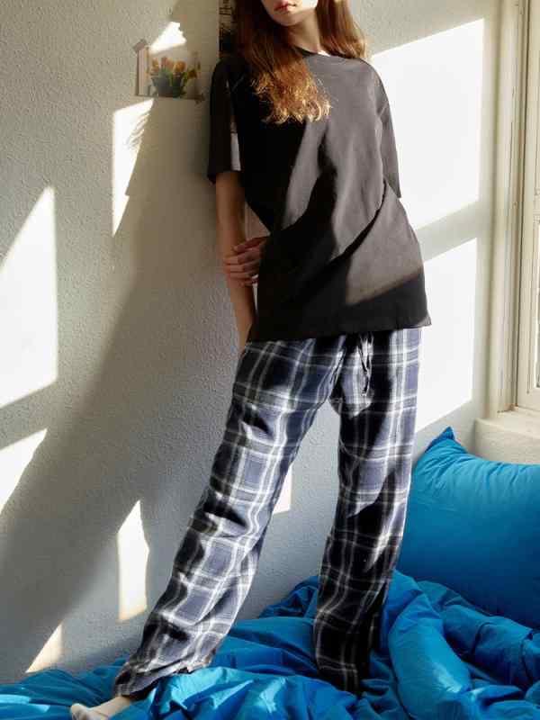 ・カテゴリ: 休闲裤・スタイル: 日韓休闲・主な素材: 綿50-70%、ポリエステル・パンツタイプ: ワイドレッグパンツ・パンツ丈: ロングパンツ・ウエスト: ゴムウエスト・厚み: 薄手・流行要素: コントラストカラー・カラー展開: チェック・サイズ展開: S