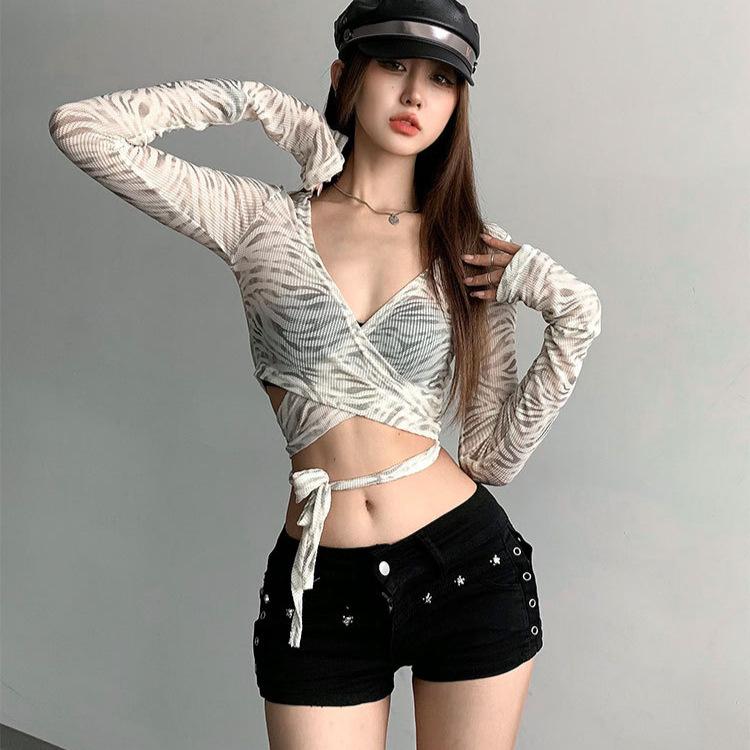 Tシャツ レディース 長袖 クロス レースアップ セクシー ゼブラ柄 ショート丈 トップス 薄手 通気性 UVカット 春夏 アニマル柄 クルーネック ストレッチ カジュアル スタイル おしゃれ 着回し きれいめ 大人可愛い remake-buddy-10829913 リメイクバディー パッケージ画像